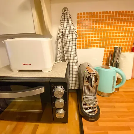 Charming Bairro Alto 2-bedroom Escape Лиссабон