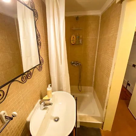 Charming Bairro Alto 2-bedroom Escape Апартаменты