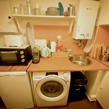 Charming Bairro Alto 2-bedroom Escape Лиссабон