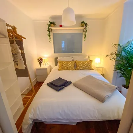 Charming Bairro Alto 2-bedroom Escape * Лиссабон