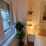 Charming Bairro Alto 2-bedroom Escape شقة *