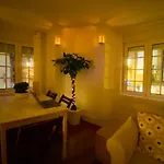 Charming Bairro Alto 2-bedroom Escape Lisboa