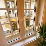 Charming Bairro Alto 2-bedroom Escape