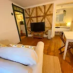 Charming Bairro Alto 2-bedroom Escape شقة