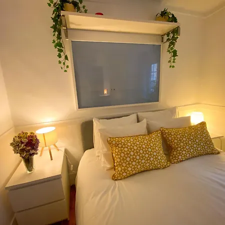 Charming Bairro Alto 2-bedroom Escape * Lisbona