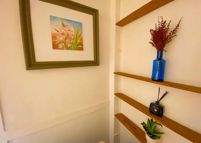Апартаменты Charming Bairro Alto 2-bedroom Escape Лиссабон