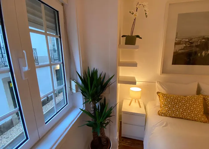 Charming Bairro Alto 2-bedroom Escape Апартаменты *