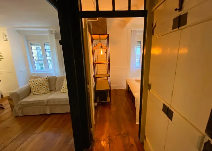 Charming Bairro Alto 2-bedroom Escape